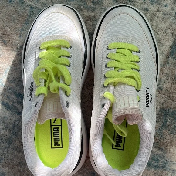 PUMA For women size 6
Lime green laces
Black & white
Platform - Picture 5 of 6